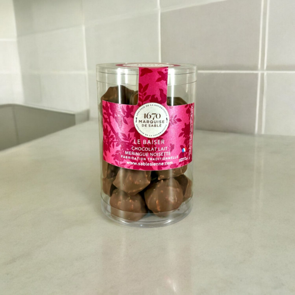 La Sablésienne : Le Baiser Chocolat au lait Meringue Noisette